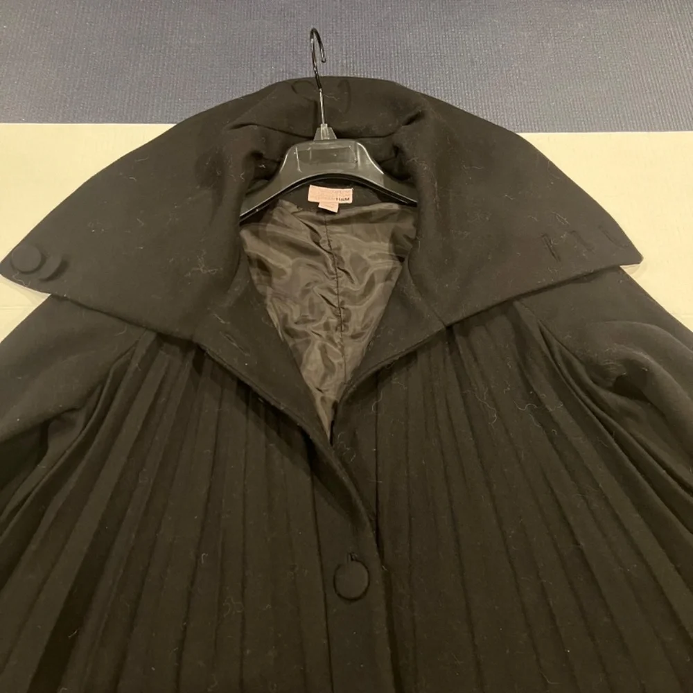 H&M PLEATED WOOL SWING COAT-- GENTLY WORN - Picture 2 of 5